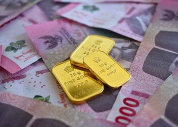 Harga emas Pegadaian turun tipis. Emas tabungan dijual Rp22.250 dan dibeli Rp23.060 per 0,01 gram. Simak detailnya berikut ini.