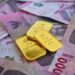 Harga emas Pegadaian turun tipis. Emas tabungan dijual Rp22.250 dan dibeli Rp23.060 per 0,01 gram. Simak detailnya berikut ini.