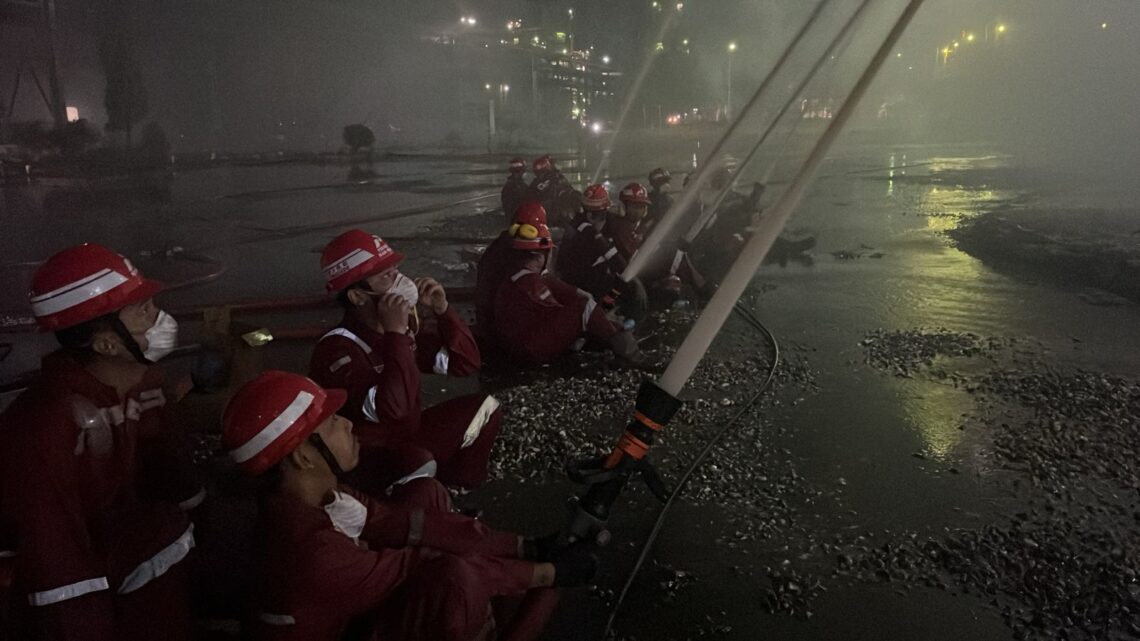Kilang Pertamina Dumai kembali terbakar. Api padam dalam 20 menit tanpa korban jiwa. Investigasi penyebab insiden segera dilakukan Pertamina.