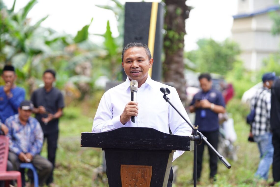 Pemprov Riau pastikan utang tunda bayar akan dibayarkan. Pemprov Riau minta rekanan tetap tenang karena mekanisme pembayaran sudah jelas.
