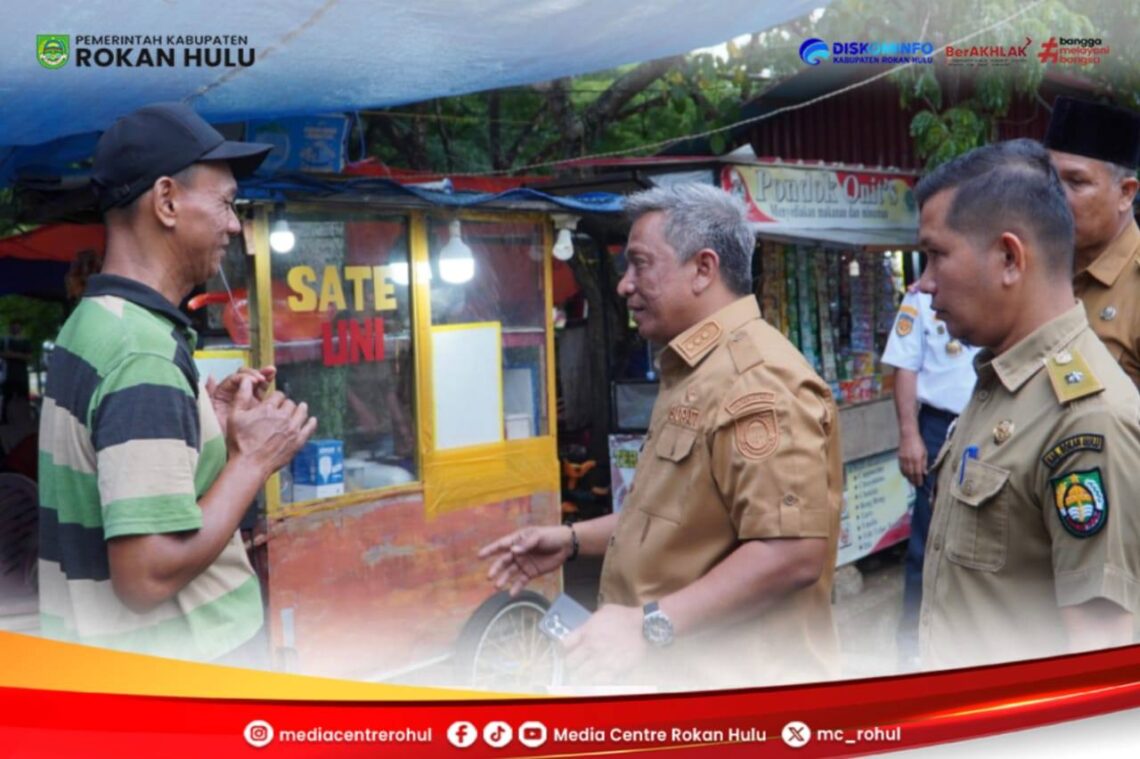 Bupati Anton Kunjungi Bazar UMKM Desa Pematang Berangan, Warga UMKM Sambut Antusias