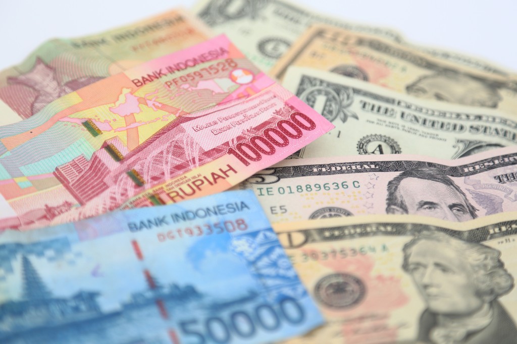 Rupiah Diprediksi Melemah ke Rp16.740, Tertekan Shutdown AS dan Pelemahan Ekspor China