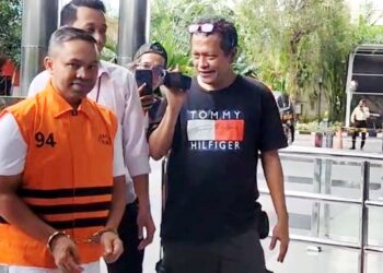 Gubernur Riau Abdul Wahid Kenakan Rompi Oranye KPK