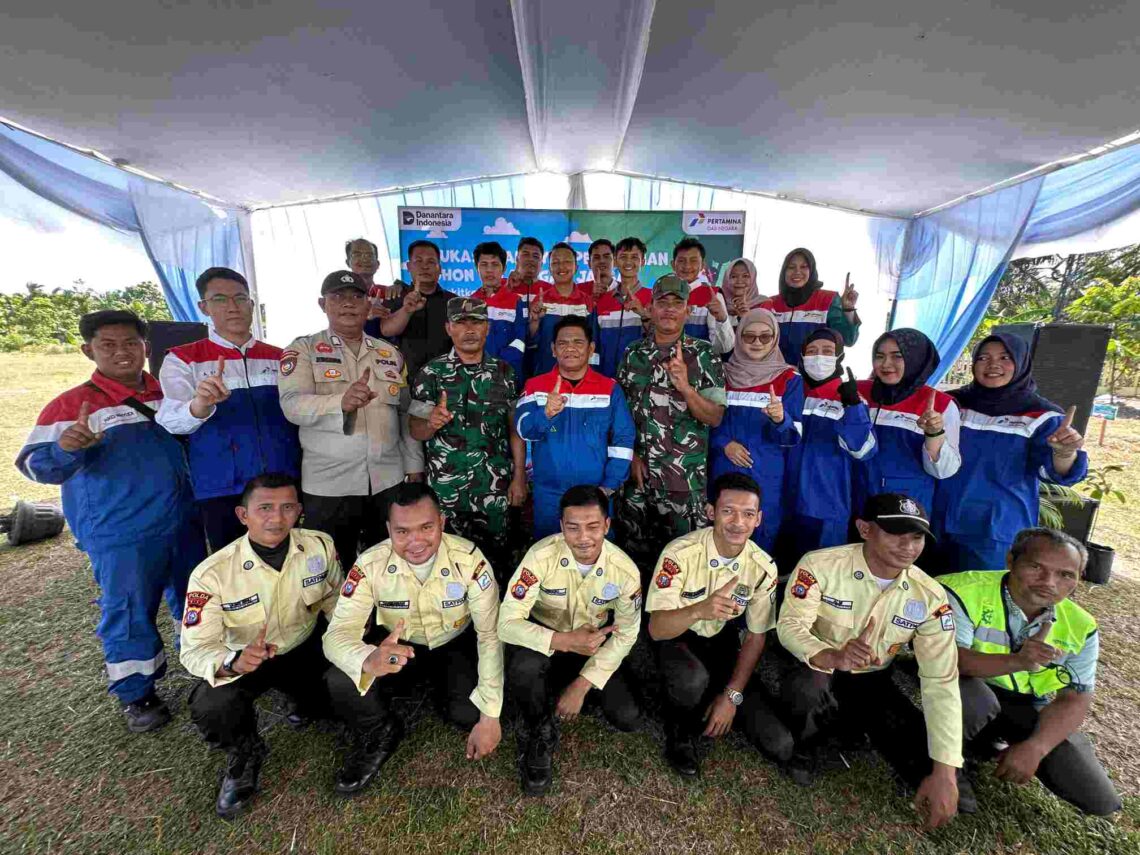 PGN Area Pekanbaru peringati Hari Pahlawan dengan edukasi keselamatan gas dan penanaman pohon di Desa Pinang Sebatang Timur, Siak.