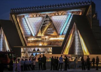 Grand Egyptian Museum akhirnya dibuka di Giza. Presiden Mesir hadir. Museum modern ini menampilkan 57.000 artefak dan koleksi penuh Tutankhamun.