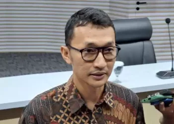 KPK amankan 9 orang dalam OTT di Riau, termasuk kepala daerah, pejabat Dinas PUPR, dan pihak swasta dengan barang bukti Rp1,6 miliar.