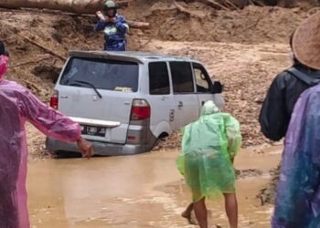 Akses Bukittinggi–Maninjau Lumpuh, Hujan Deras Picu Longsor dan Banjir Bandang di Agam