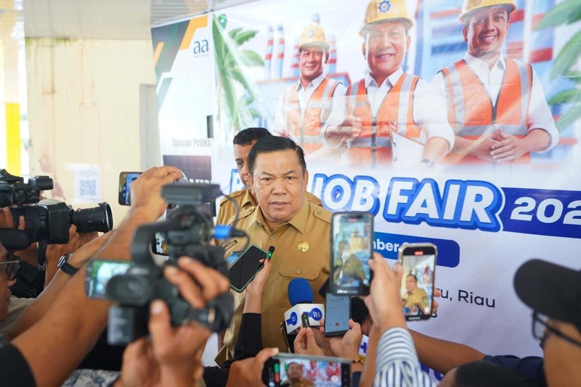 Ribuan Pencari Kerja Antusias Ikuti Job Fair 2025 yang Digelar Pemprov Riau