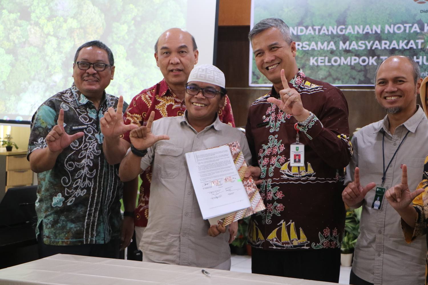 Kolaborasi Konservasi Hutan Berbasis Masyarakat, KPH Kampar Kiri–HKm–PT RAPP Teken MoU