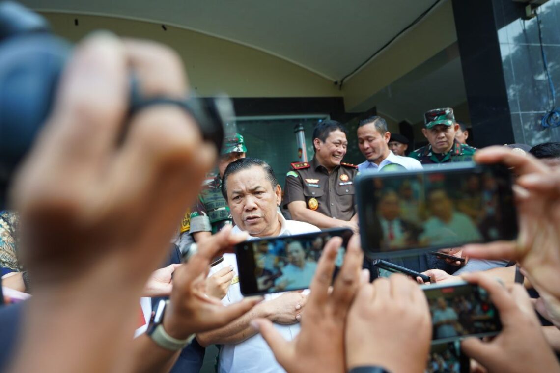 Pemprov Riau Akan Optimalkan Aset Daerah Lewat Pengembangan Bisnis Salah Satu Solusi untuk Keluar dari Tekanan Fiskal. Pemprov Riau Wacanakan Jembatan Siak V untuk Kurangi Kemacetan Pekanbaru