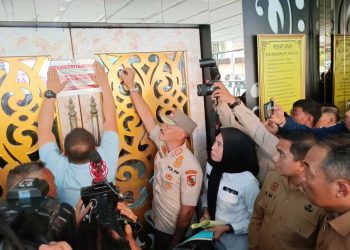 Pemerintah Kota (Pemko) Pekanbaru, akhirnya melakukan penyegelan terhadap Tempat Hiburan Malam (THM) Paragon di Jalan Sultan Syarif Kasim, Kecamatan Limapuluh, Selasa (3/2/2026)