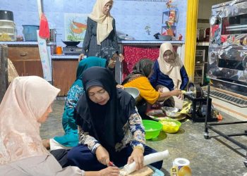 Perempuan Perajin Keripik Tempe di Bintan Menjadi Bukti Nyata Dampak Program CSR BRK Syariah bagi UMKM