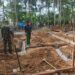 Tim satgas saat melakukan pengecoran di Kecamatan Kuantan Hilir Seberang, Selasa (3/2/2026)