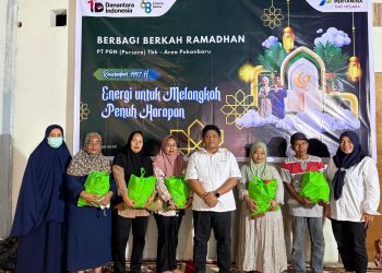 PGN Area Pekanbaru Perkuat Kepedulian Sosial, Bagikan Sembako untuk Pelanggan Jargas di Pelalawan