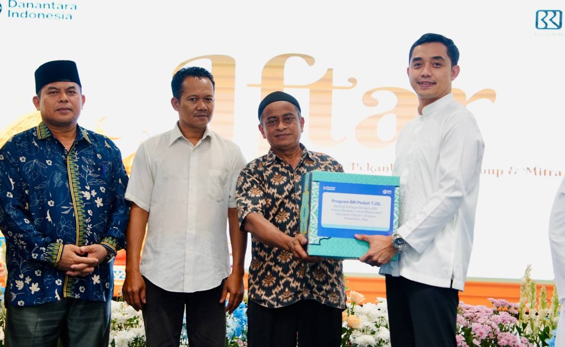 BRI Berbagi Kebahagiaan, Santuni 100 Anak Panti dan Salurkan 1.000 Paket Sembako di Tenayan Raya 
