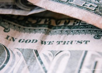 Rupiah Jebol Level Rp17.000 Akibat Tekanan Geopolitik dan Kebijakan Trump