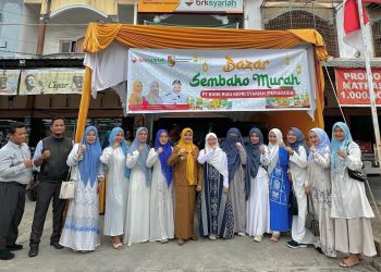 BRK Syariah Gandeng Dharma Wanita Gelar Bazar Sembako Murah untuk Warga Mentangor