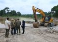 Tim Teknis Pengawasan Penyelenggaraan Perizinan Berusaha Berbasis Risiko Provinsi Riau saat Sidak lokasi pertambangan galian C di Kabupaten Kampar | Foto: Bertuahpos / Melba Ferry.