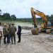 Tim Teknis Pengawasan Penyelenggaraan Perizinan Berusaha Berbasis Risiko Provinsi Riau saat Sidak lokasi pertambangan galian C di Kabupaten Kampar | Foto: Bertuahpos / Melba Ferry.