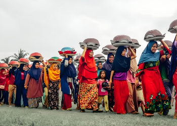 Ngejot, Tradisi Unik saat Idulfitri yang Menjadi Simbol Toleransi Antaragama
