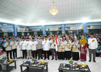 Plt Dirut BRK Syariah Dampingi Plt Gubri Lepas JCH Riau di Batam