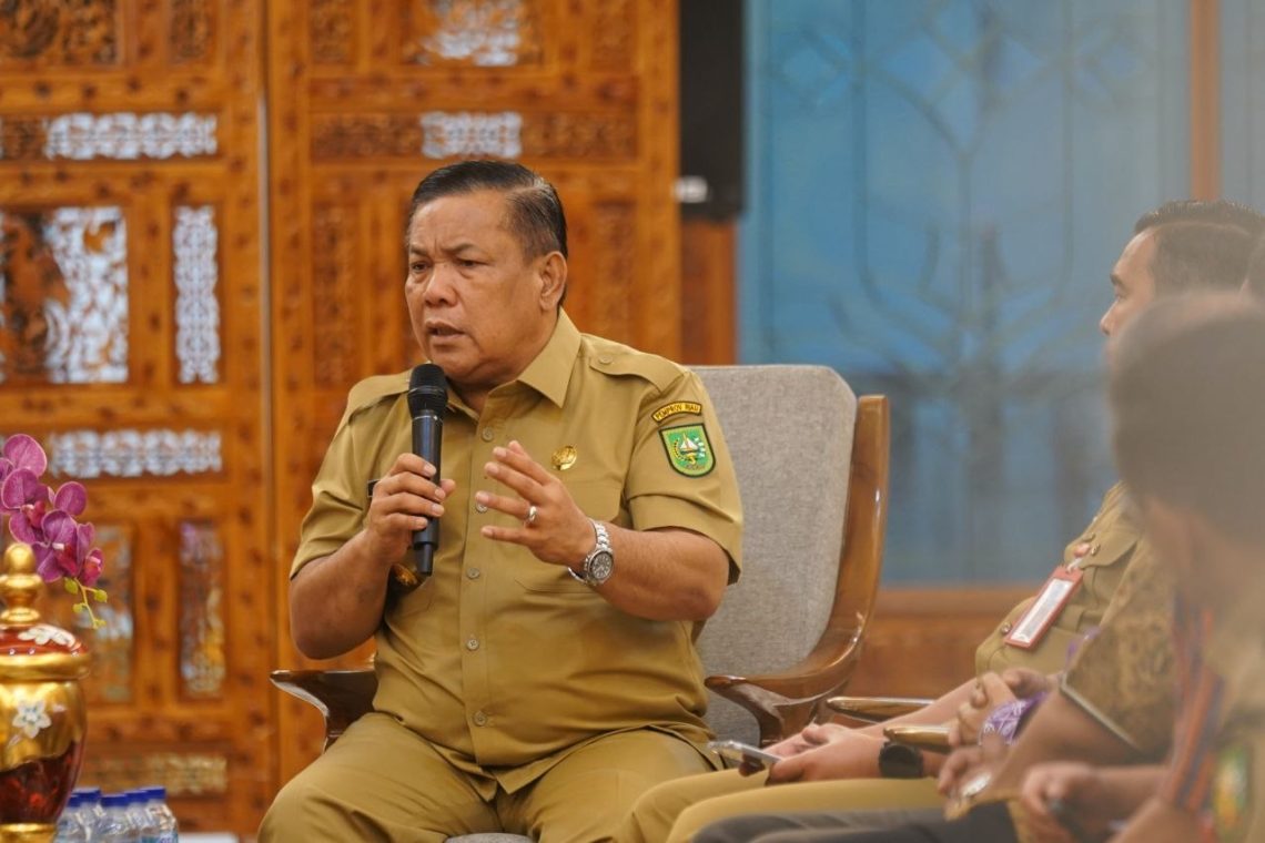 Plt Gubernur Riau Ungkap Akar Persoalan Kenapa RUPSLB BRK Syariah Batam di Batalkan