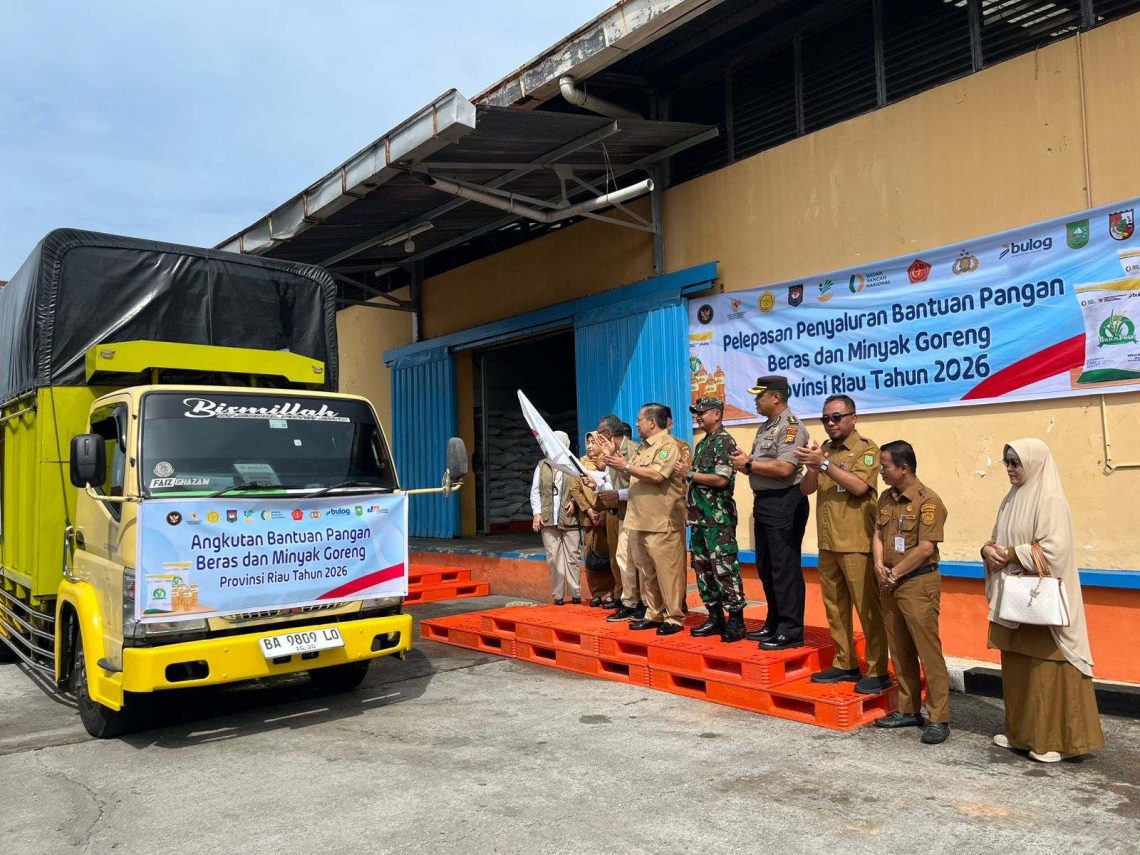 Plt Gubri SF Hariyanto Lepas 11 Ribu Ton Beras Bantuan Pangan