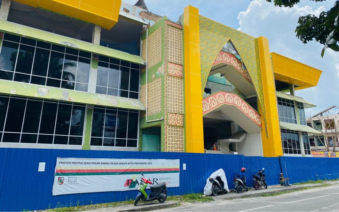 Walikota Pekanbaru Ancam Putus Kontrak Pihak Ketiga Kerena Revitalisasi Pasar Molor dari Terget