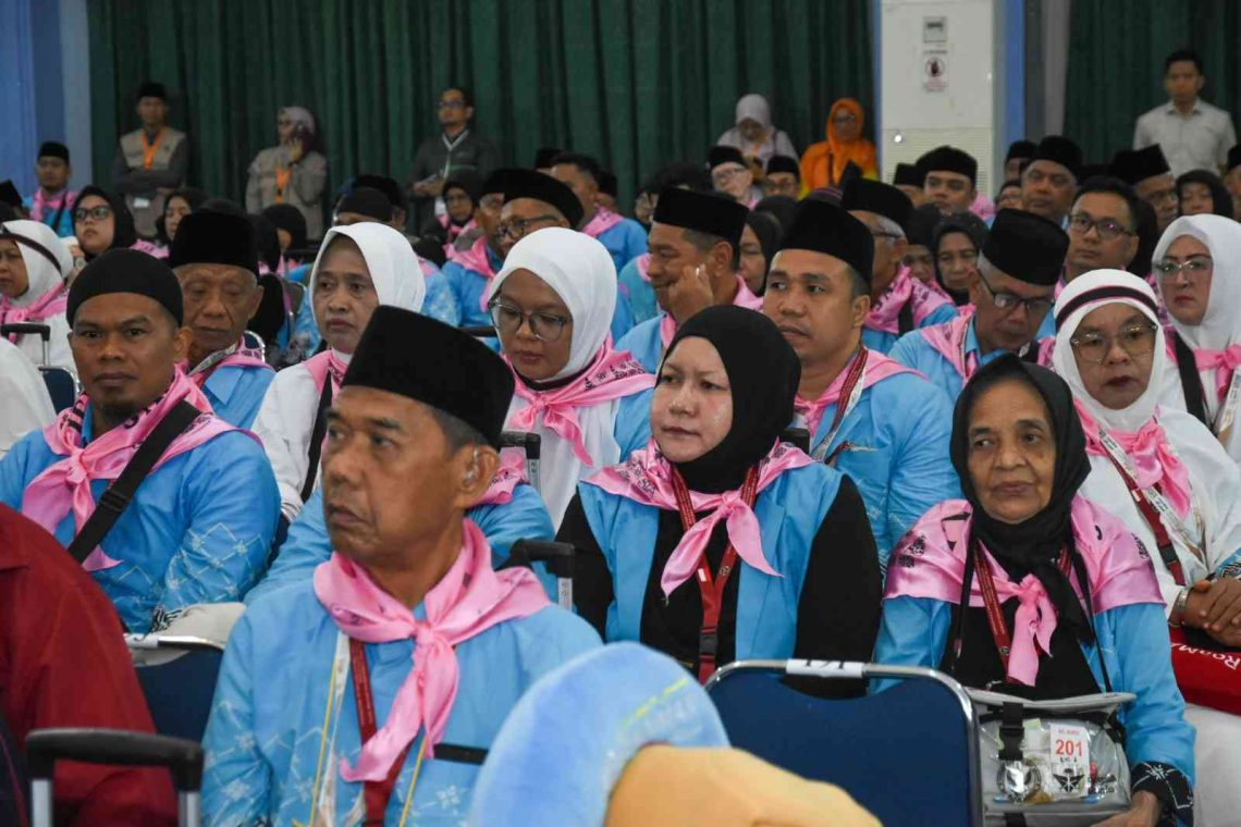 883 Jemaah Calon Haji Riau Sudah Diberangkatkan, 7 Ditunda Keberangkatannya. 1.720 Jemaah Calon Haji 2026 Asal Riau Sudah Diberangkatkan ke Madinah