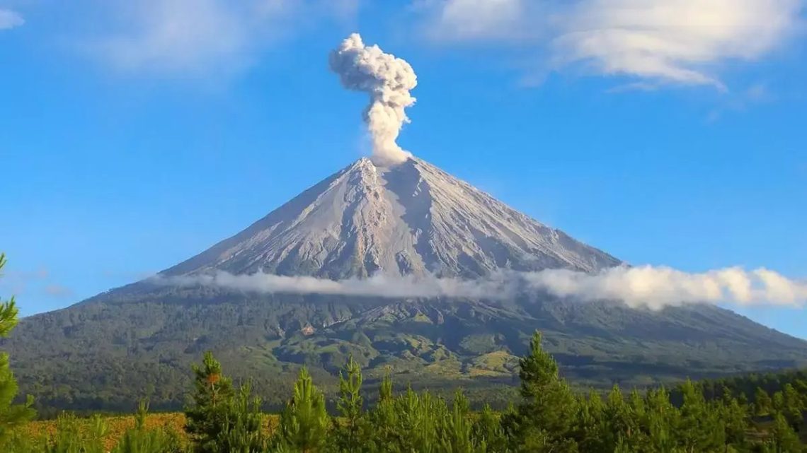 Semeru Memanas! 16 Kali Gempa Letusan Beruntun dan Guncang Puncak Mahameru dalam 6 Jam
