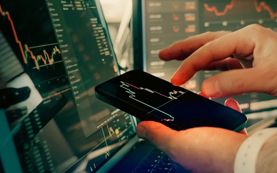 Investor Muda Meledak, OJK Wanti-wanti Bahaya Investasi Ilegal di Tengah Tren Saham dan Kripto