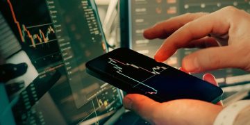 Investor Muda Meledak, OJK Wanti-wanti Bahaya Investasi Ilegal di Tengah Tren Saham dan Kripto