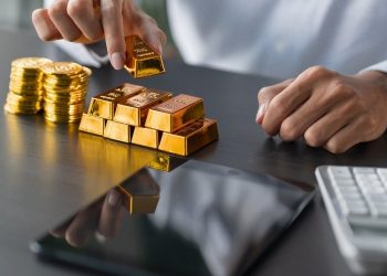 Harga Emas Global Anjlok Usai The Fed Tahan Suku Bunga, Pasar Makin Tertekan