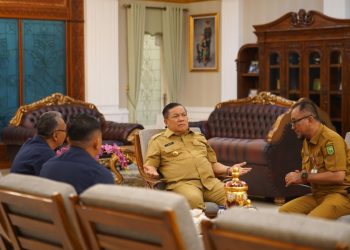 Plt Gubernur Riau Pastikan Stok Pangan Aman, Bulog Siap Salurkan Bantuan