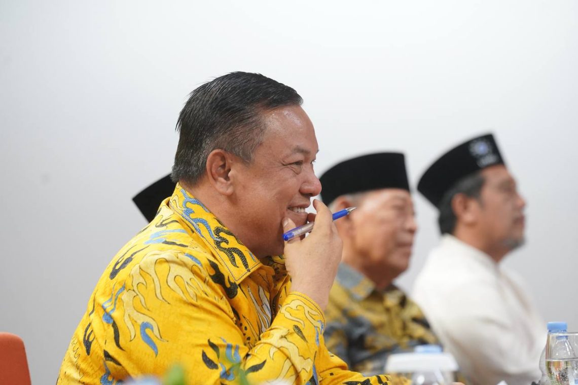 Pemprov Riau Resmi Terapkan WFH Setiap Jumat, Plt Gubri: Kendaraan Dinas Wajib Parkir di Rumah!