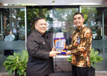 Plt Gubernur Riau Terima Bantuan Ambulance dari BRI untuk Pasien RSUD Arifin Achmad