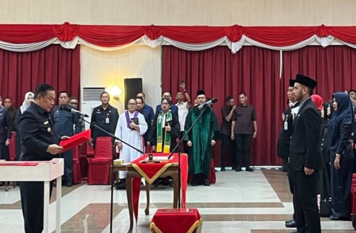 Dorong Kerja Ekstra Dongkrak PAD, Ini Kata Plt Gubernur Riau usai Lantik 238 Pejabat Eselon III dan IV