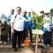 Tanam Pohon di Stadion Utama, Plt Gubernur Riau Ingatkan DLHK “Sudah Ditambah Jangan Tidak Dirawat”