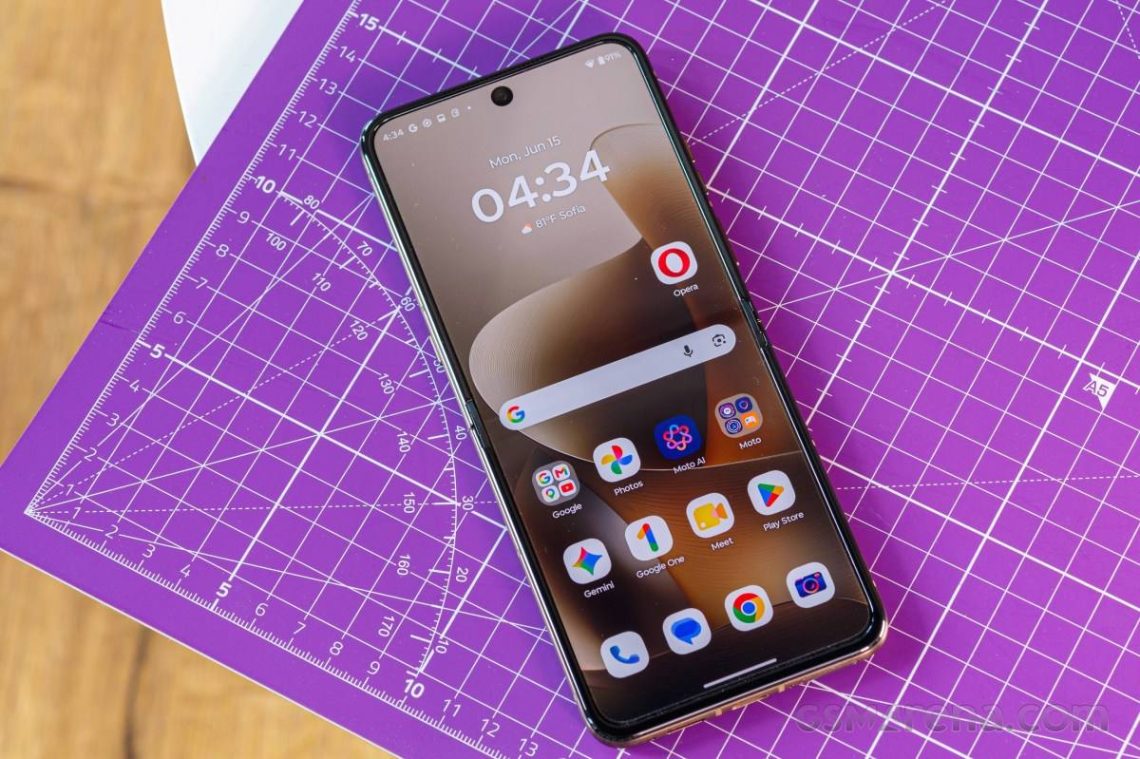 Spesifikasi Lengkap Motorola Razr 70 Ultra, Ponsel Layar Lipat yang Diklaim Tahan Air