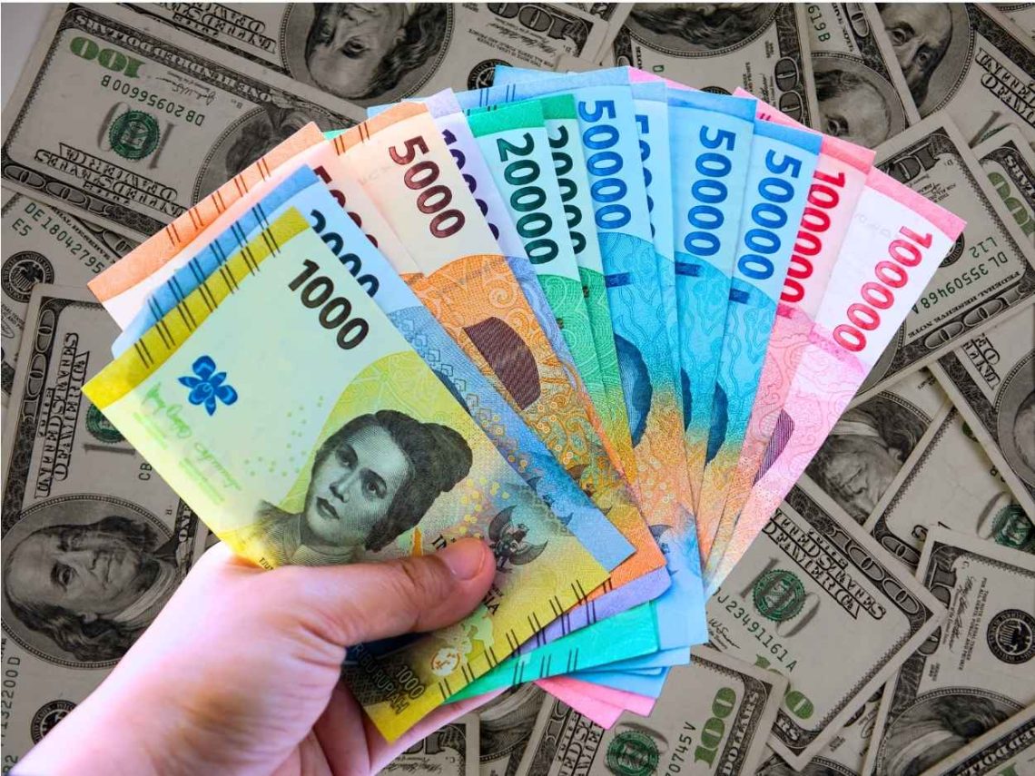Nilai Tukar Rupiah Menguat 54 Poin, Tapi Dolar AS Masih Strong