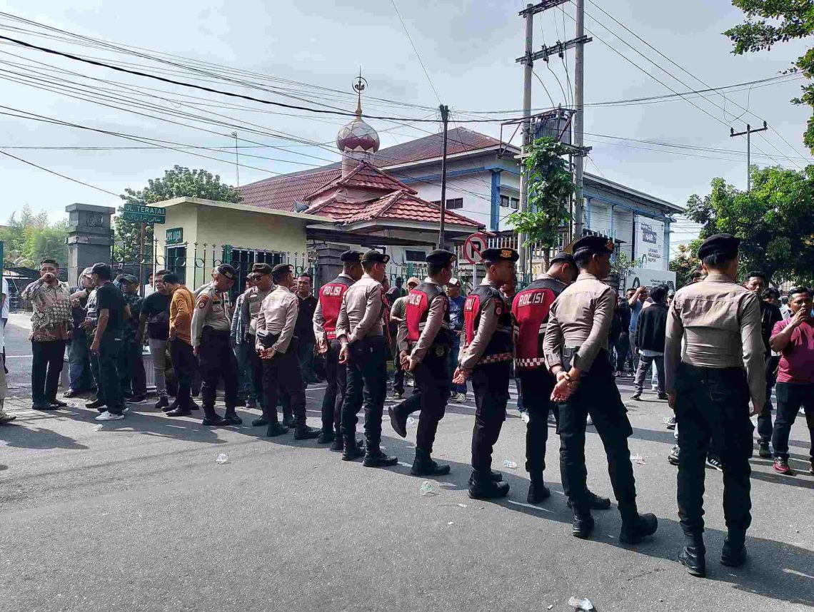 SF Hariyanto Jadi Saksi Sidang Abdul Wahid, PN Pekanbaru Dijejali Massa
