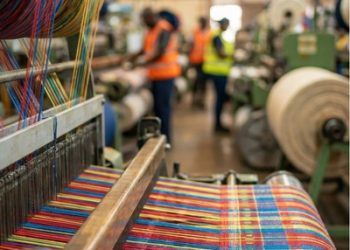 Industri yang Bergantung dengan Bahan Baku Impor Semakin Terjepit Beban Ganda