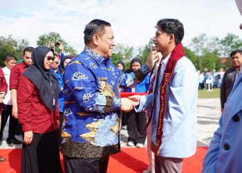 Plt Gubernur Riau Minta ke Ribuan Mahasiswa Kurketa Sosialisasikan Pencegahan Karhutla