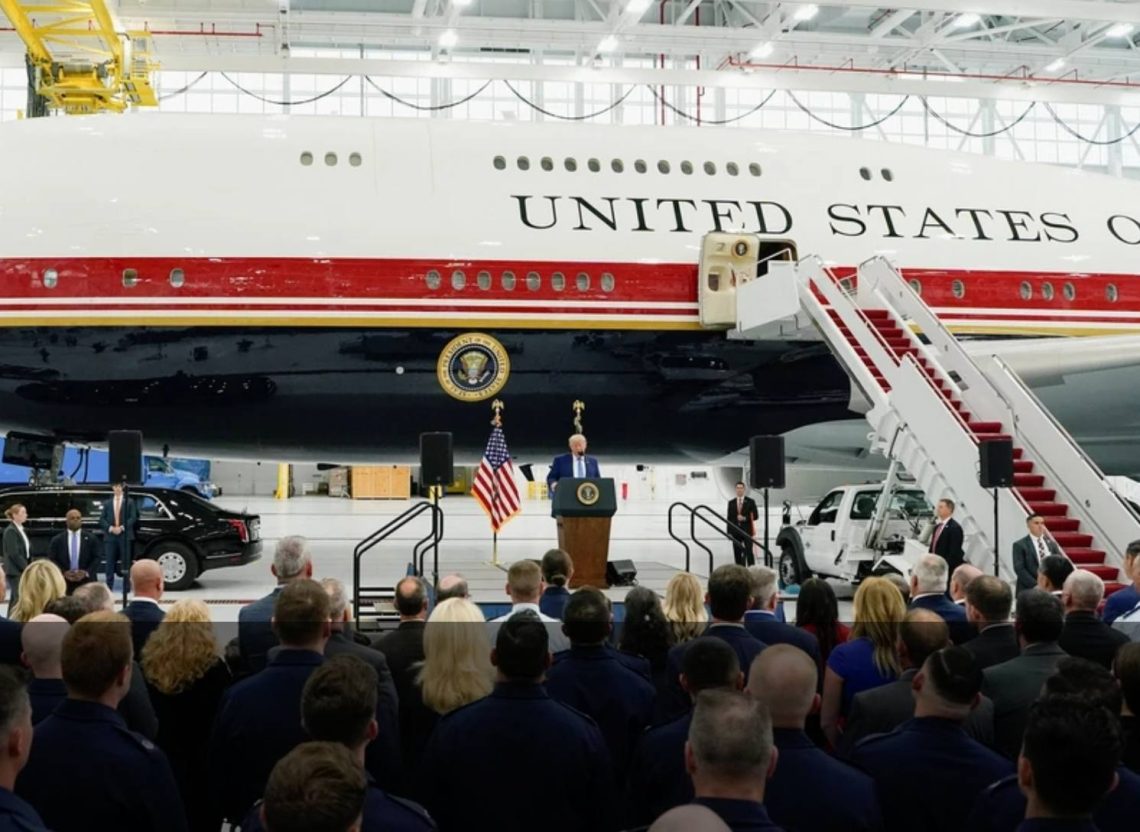 Hadiah Air Force One Dikritik, Trump: Bodoh Kalau Kita Menolaknya
