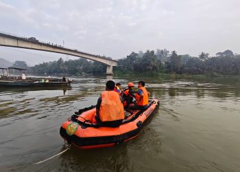 Seorang Pemuda Hilang Setelah Terjun dari di Jembatan Rantau Berangin Usai Atraksi Motor