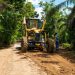 Proses perbaikan jalan di Desa Segati dan Kelurahan Langgam dilakukan dengan dukungan alat berat dari PT RAPP.