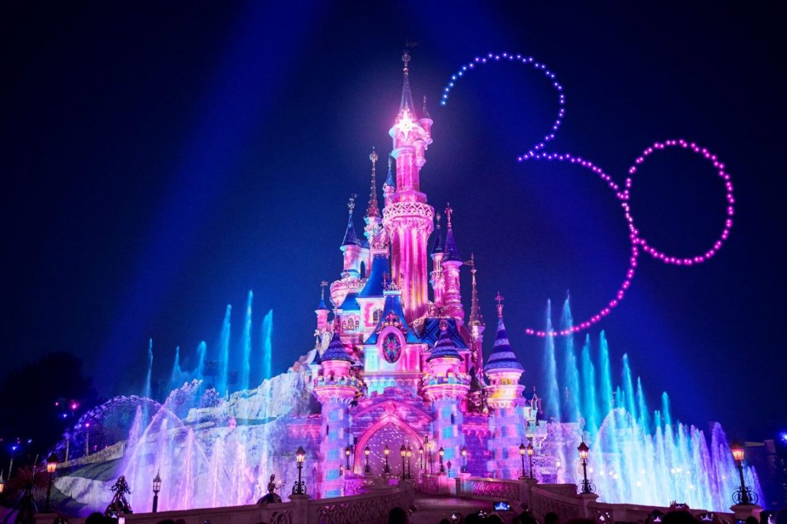 Disneyland Paris Tutup Atraksi akibat Gelombang Panas Ekstrem