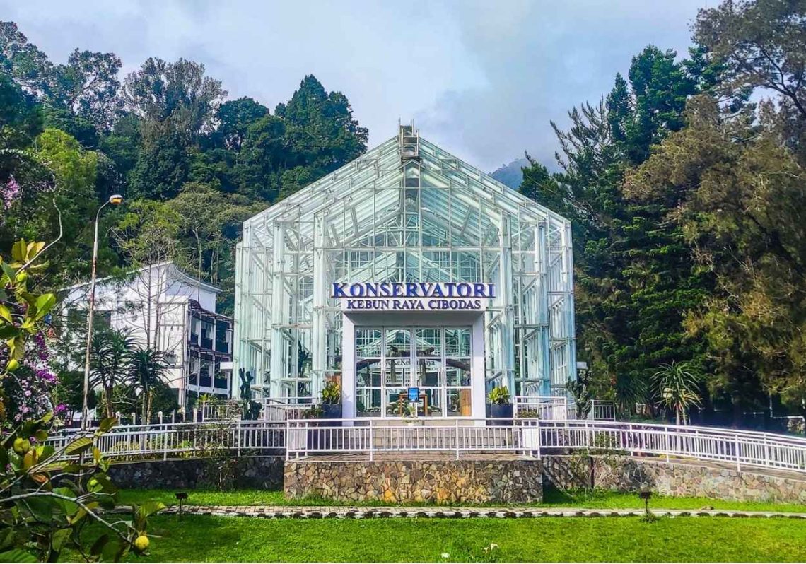 Wisata Bogor Kebun Raya Cibodas Suguhkan Taman Hijau Indah di Kaki Gunung Gede - Pangrango