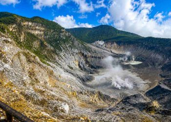 Wisata Jawa Barat Gunung Tangkuban Perahu yang Megah, Harga Tiket dan Jam Buka