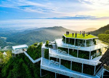 Wisata Jogja Tumpeng Menoreh, Restoran Menyatu dengan Alam